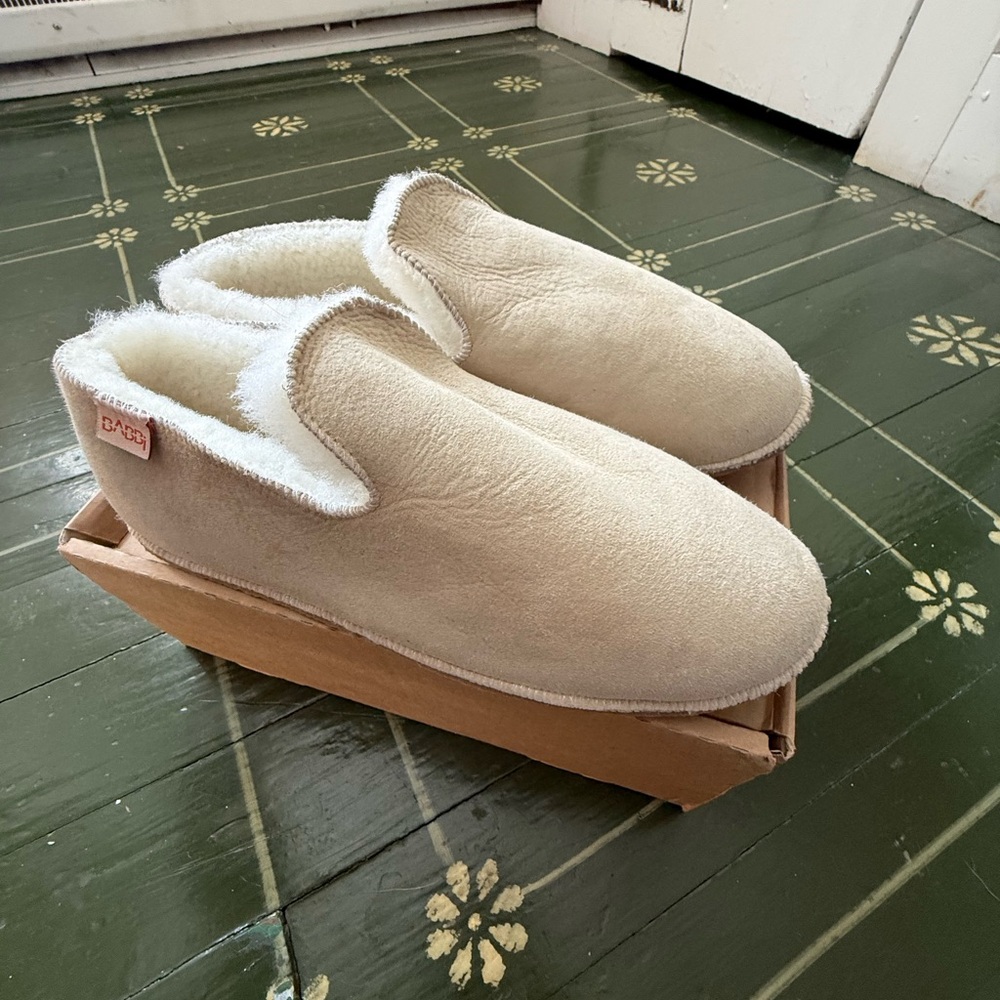 TOAST Babbi Shearling Sheepskin Slippers in Stone New In Box